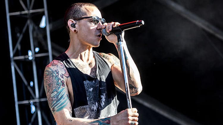 Linkin Park'ın solisti Chester Bennington kendini asarak intihar etti