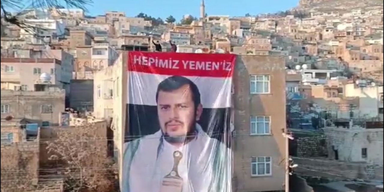 Mardin'de Husilerin Liderinin Dev Posteri Asıldı