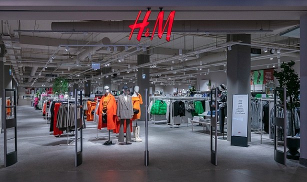 Türkiye'de onlarca mağazası olan H&M'den şok karar! İzmir'de tabanca patlayınca Tekstil Devi sözleşmeyi iptal etti