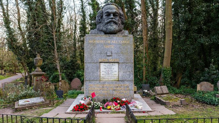 Karl Marx'ın mezarına çirkin saldırı