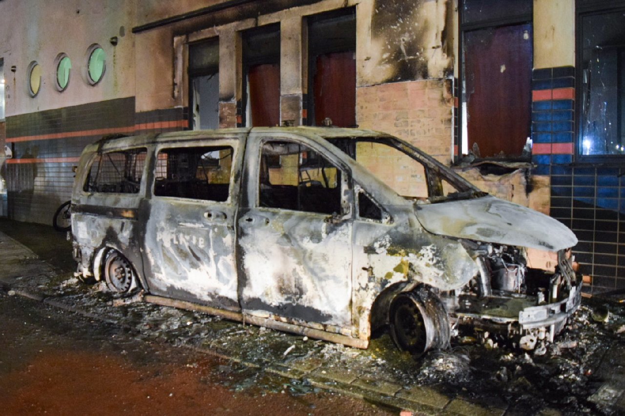 Hollanda'da Göçmenlerin İsyanı: Opera Binası Basıldı, Polis Araçları Ateşe Verildi