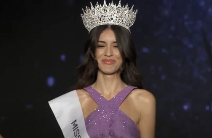 Miss Turkey 2022 birincisi Nursena Say, güzellik yarışmasında ülkemizi temsil etmek için Hindistan'a gitti