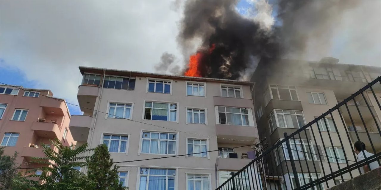 Ataşehir'de 4 Katlı Binada Çıkan Yangın Söndürüldü