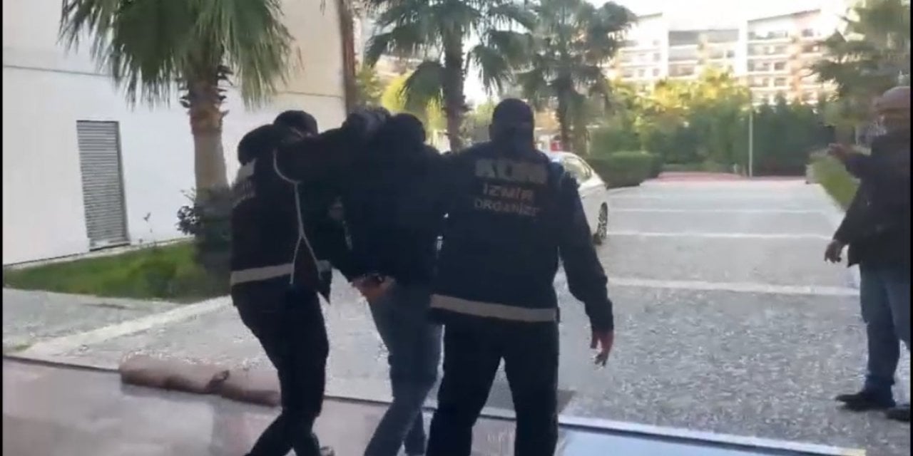 Kırmızı Bültenle Aranan Şüpheli İzmir'de Yakalandı