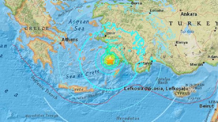 Deprem Yunanistan'ı da vurdu:  2 kişi öldü biri Türk