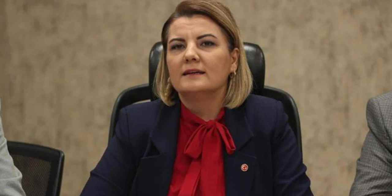 Adaylıktan çekilen İzmit Belediye Başkanı Fatma Kaplan Hürriyet, yeniden CHP adayı