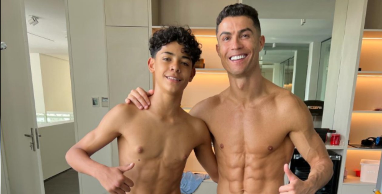 Cristiano Ronaldo Oğluyla Antrenman Sonrası Fotoğraf Paylaştı! Mavi Ojeleri Dikkatlerden Kaçmadı
