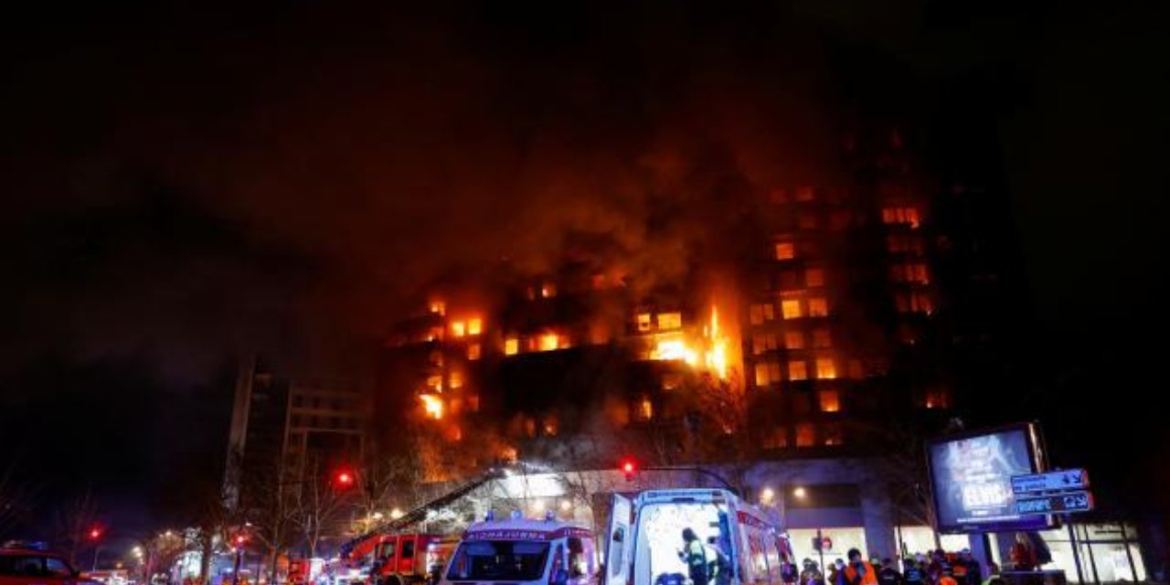 İspanya’daki Yangında 4 Kişi Öldü, 19 Kişi Aranıyor