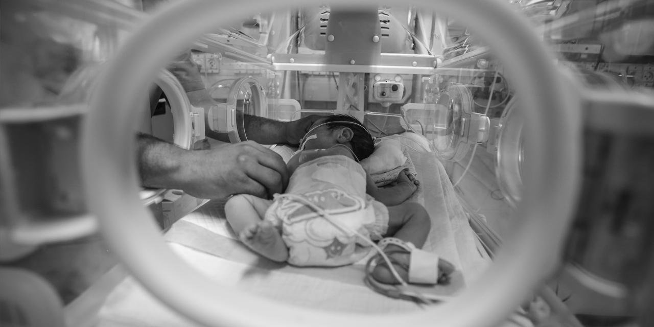 40 Günlük Gazzeli Bebek, Açlık Tehlikesiyle Hastaneye Getirildi