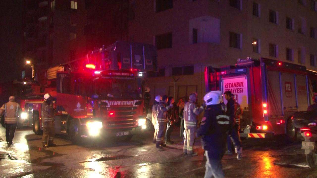 İstanbul'da trafo yangını: 2 kişi dumandan etkilendi