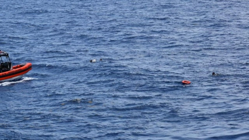 Akdeniz'de Göçmen Teknesi Devrildi: 5 Can Kaybı