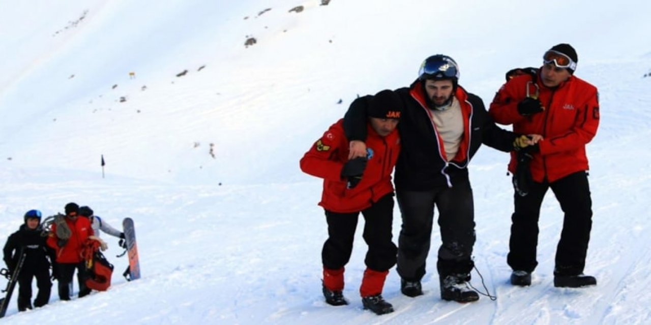 Kayak Merkezinde Tehlikeli Anlar: Doktor Mahsur Kaldı