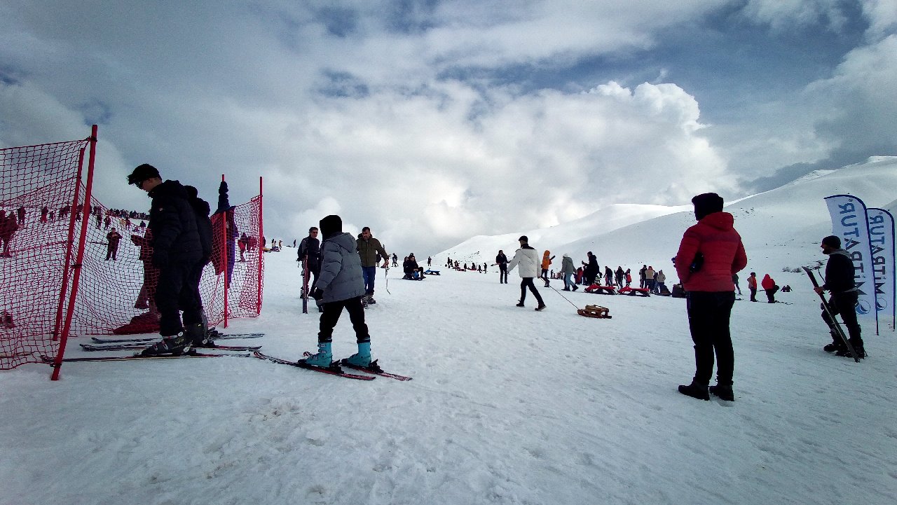 Bingö'deki Hesarek Kayak Merkezi Binleri Ağırladı