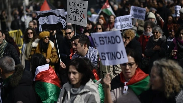 İspanya'da yüz binlerce kişi Gazze için ayağa kalktı