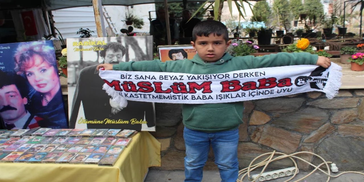 “Müslümcüler” İzmir’de Pilav ve Lokma Dağıttı