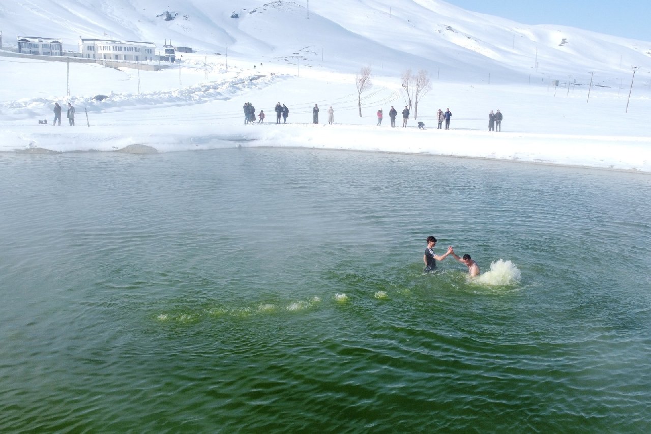 Türkiye'nin Bu Kentinde Hem Kayak Hem Termal Havuz Keyfi İç İçe Yaşanıyor! Kış Tatili Arayanların İlgisini Çekecek Güzellikte