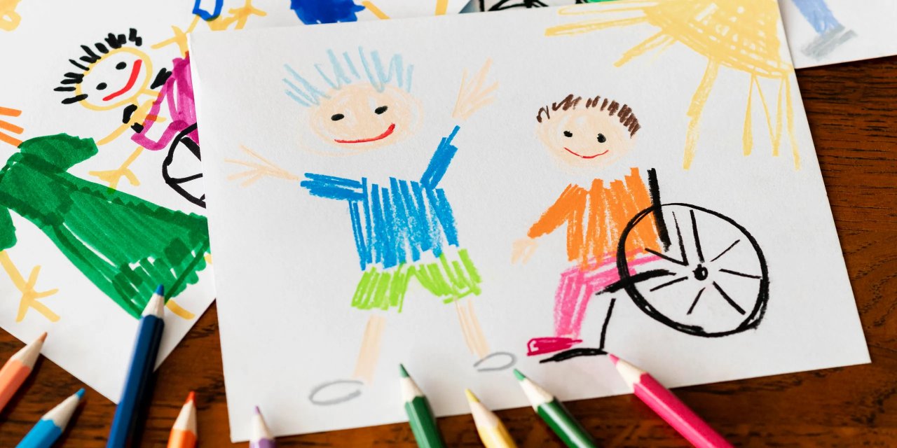 Korkutmayın ve kahramanlaştırmayın:  Çocuklarla engelli insanlar hakkında nasıl konuşulur?