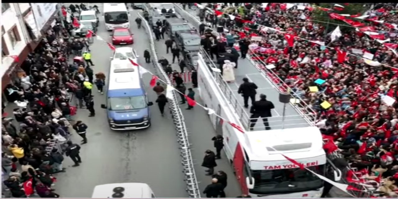 Ekrem İmamoğlu'nun Mitinginde AKP Otobüsü