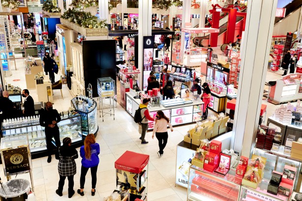 71 milyon dolar zarar bildirmişlerdi! Giyim devi 150 mağazasını acil olarak kapatma kararı aldı