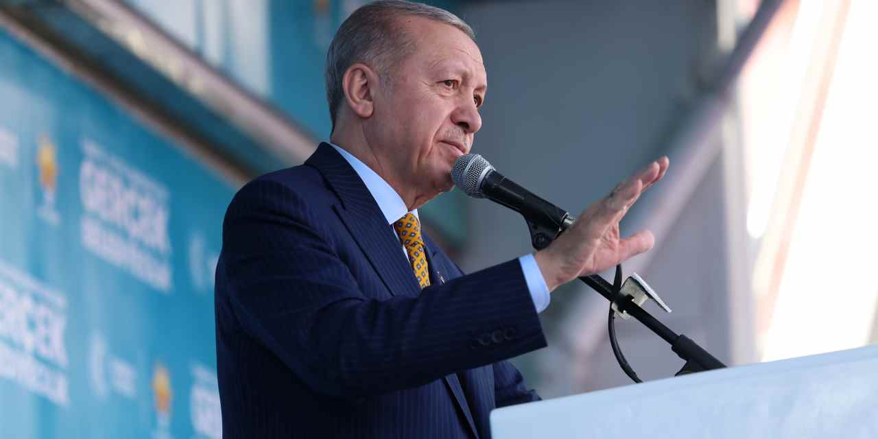 Erdoğan Bildiğiniz Gibi: Hükümet Bizde Olduğuna Göre, Yerel Yönetimi de Teslim Ettiğinizde Ülkeyi Uçurmaya Devam