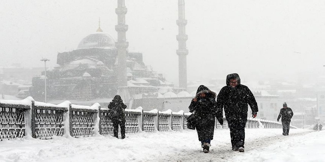 İstanbul'a Kar Rötarlı Olarak Geliyor! O Tarihte Lapa Lapa Yağacak