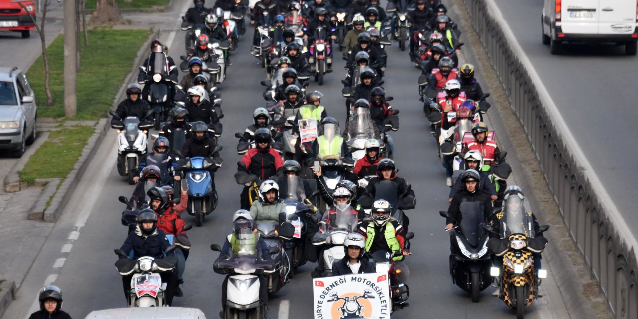 Motosikletli Kuryelerden 'Trafikte Biz de Varız' Eylemi