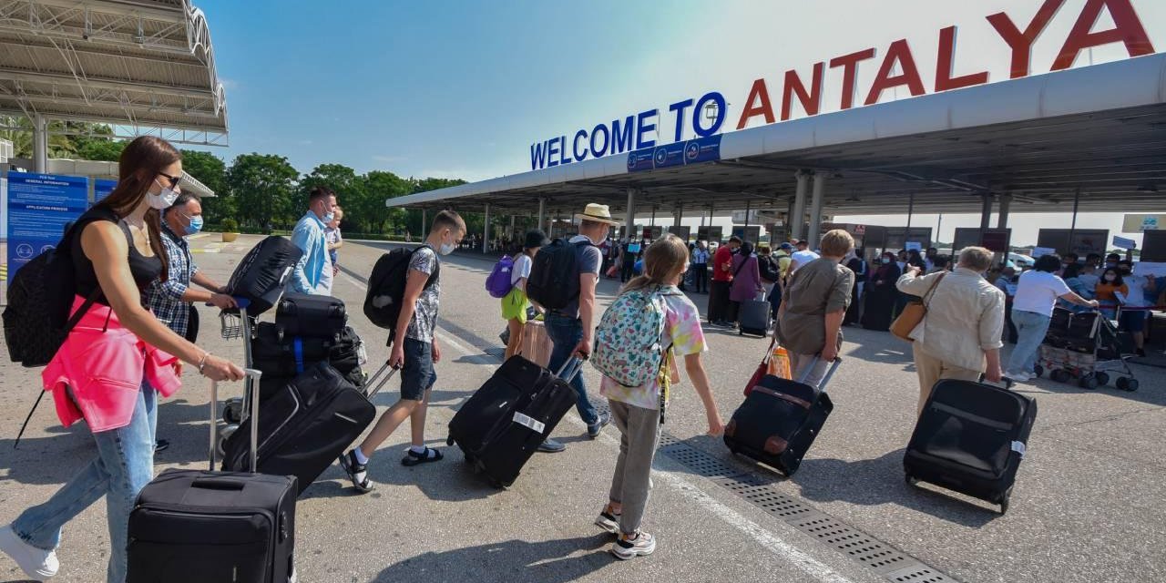 Antalya 2024'ün İlk İki Ayında Turist Rekoru Kırdı! En Fazla Turistin Geldiği Ülke Belli Oldu