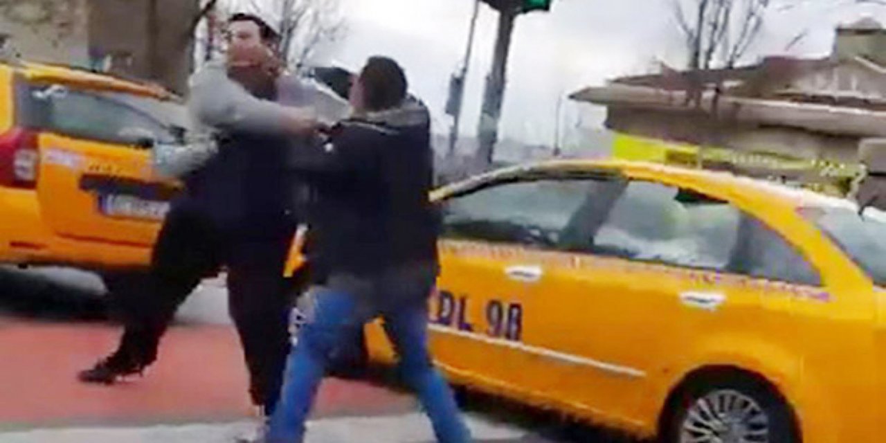 Taksiciler Belediye Binasının Önünde Kavgaya Tutuştu!
