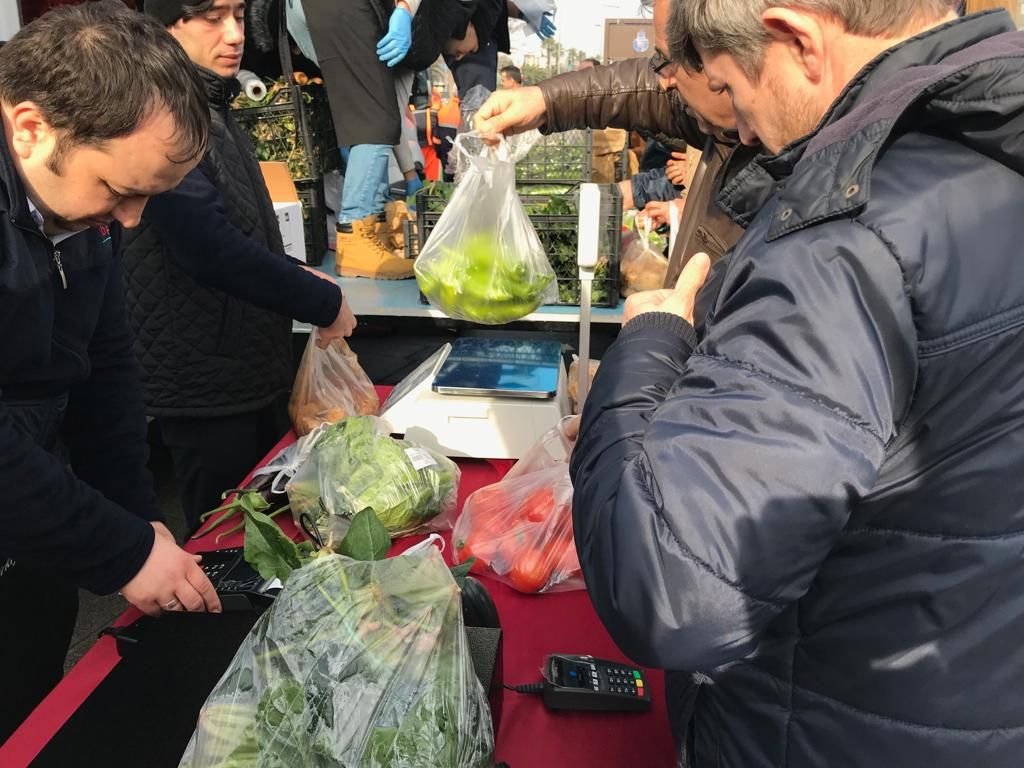 İstanbul’da ucuz sebze-meyve kuyruğu