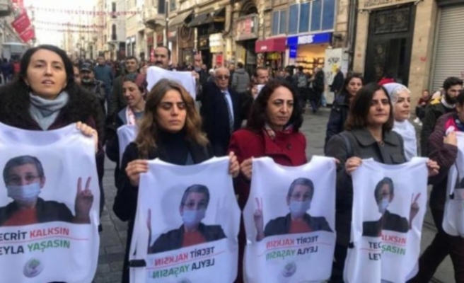 İstiklal'de yürüyen HDP'lilerden Soylu'ya: Selam söyleyin