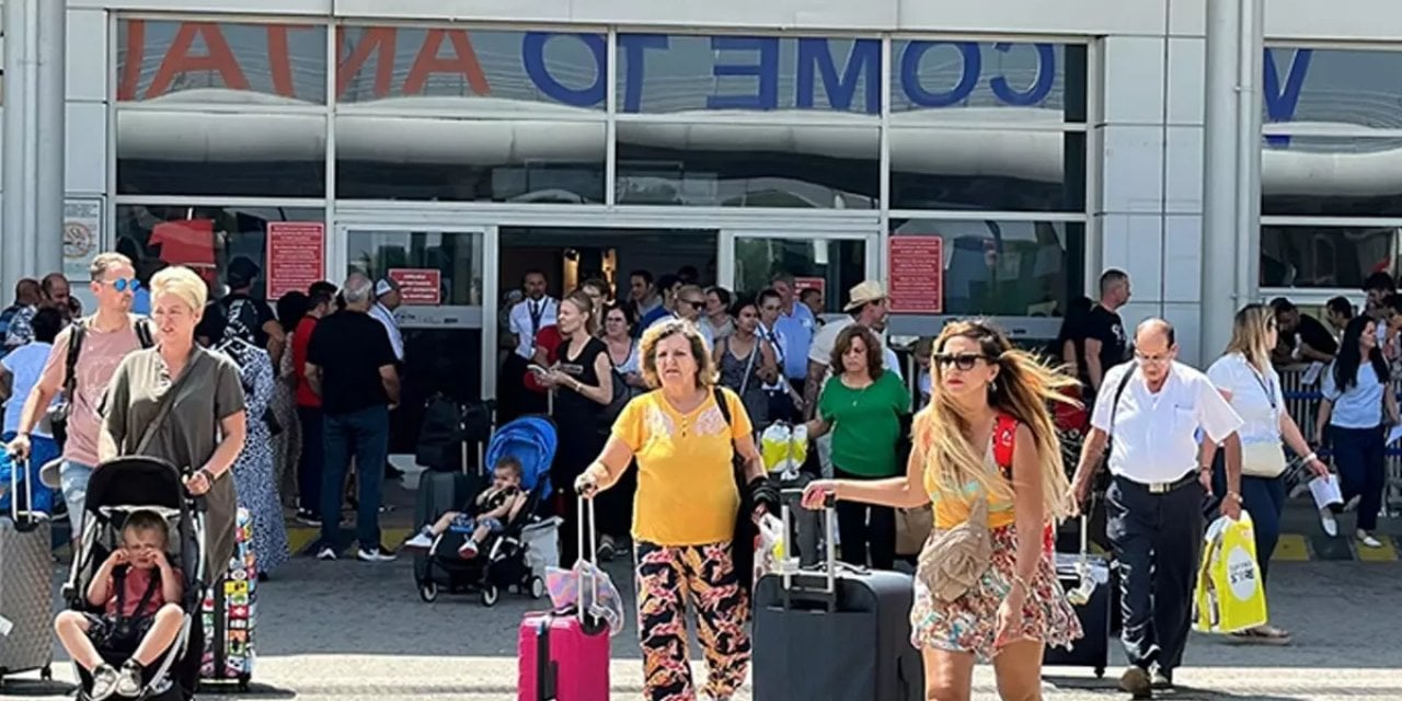MIR Kullanamayan Ruslar Türkiye'ye Gelemiyor: Turizm Sektöründe Alarm Zilleri Çalıyor!