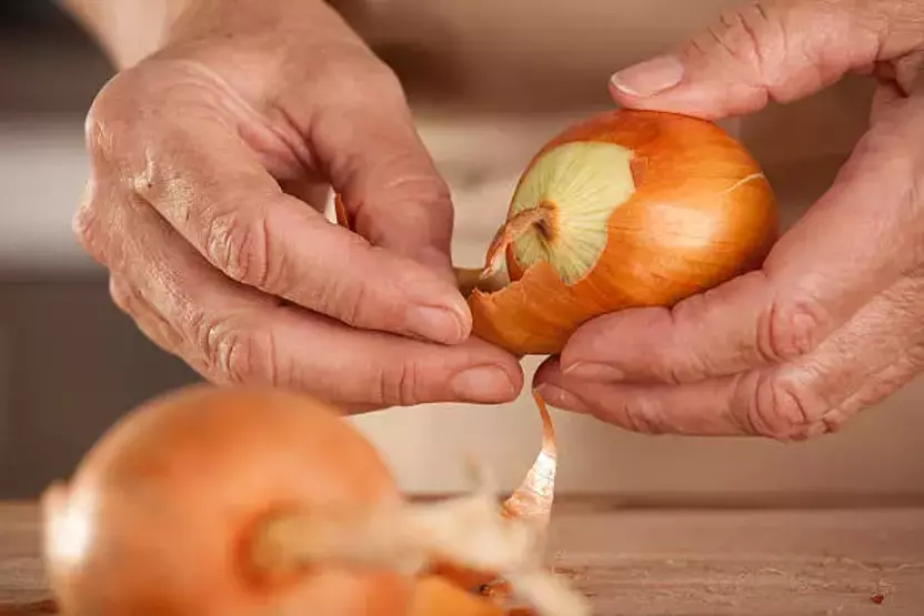 Antibiyotik deposu soğanın kabuğundan faydalanmak için bunları yapın!