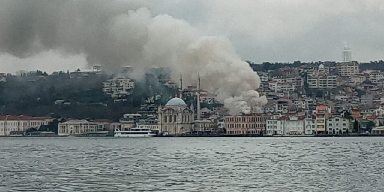 İstanbul'da Korkutan Yangın: Boğazın Birçok Noktasından Görüldü