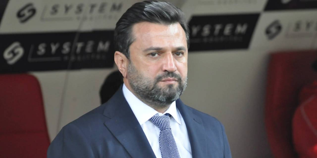 Bülent Uygun'dan Hakem Tepkisi: Ali Şansalan, Alanyasporlu futbolcularla sarmaş dolaş.