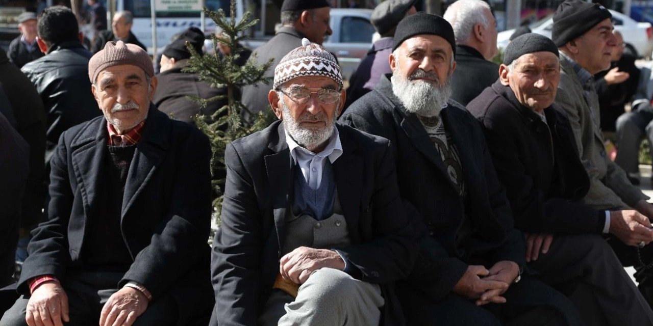AKP'de Protestocu Emekli Endişesi