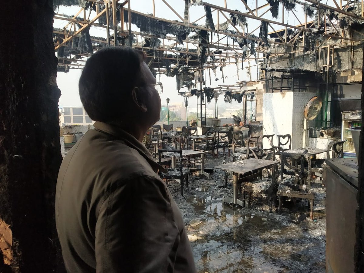 Hindistan’da otel yangını: 17 ölü
