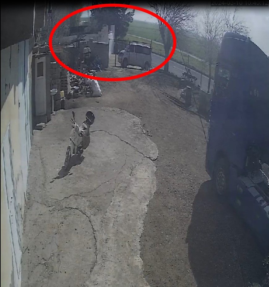 Yolcu otobüsünün evin bahçesine girdiği kaza kamerada
