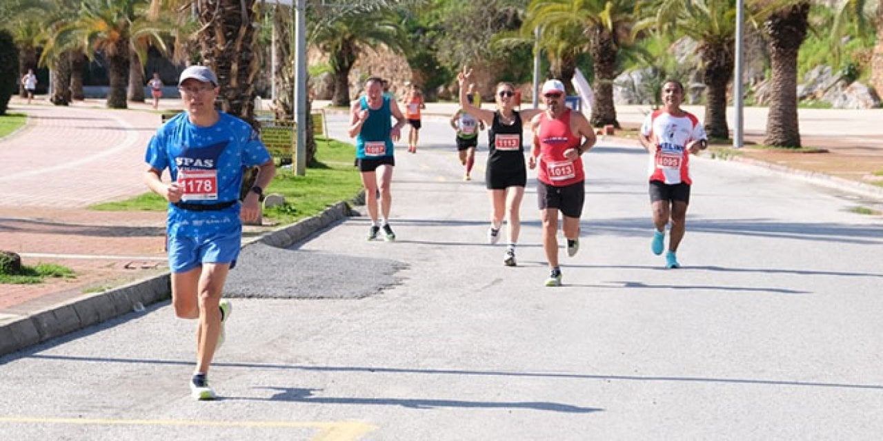 Alanya Atatürk Yarı Maratonu ve Halk Koşusu Gerçekleşti