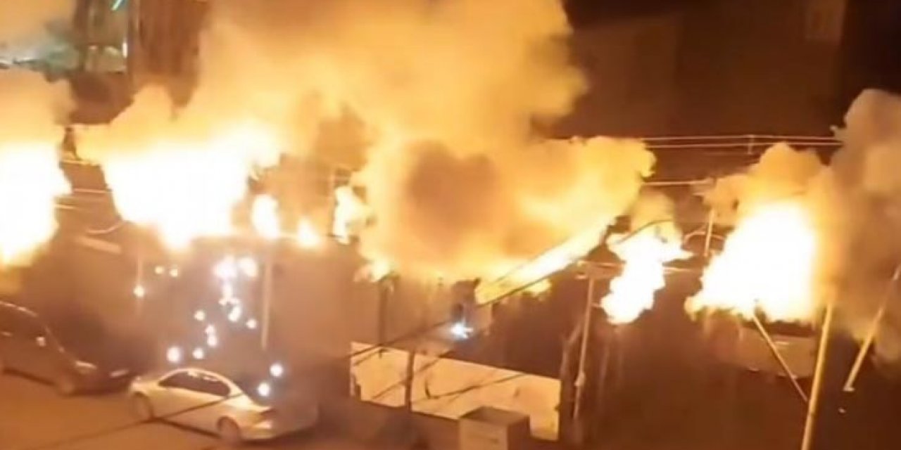 Trafo Patladı Yangın Çıktı! Mahalleyi Alevler Aydınlattı