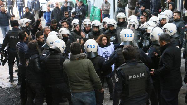 Leyla Güven'e destek eylemine polis müdahalesi