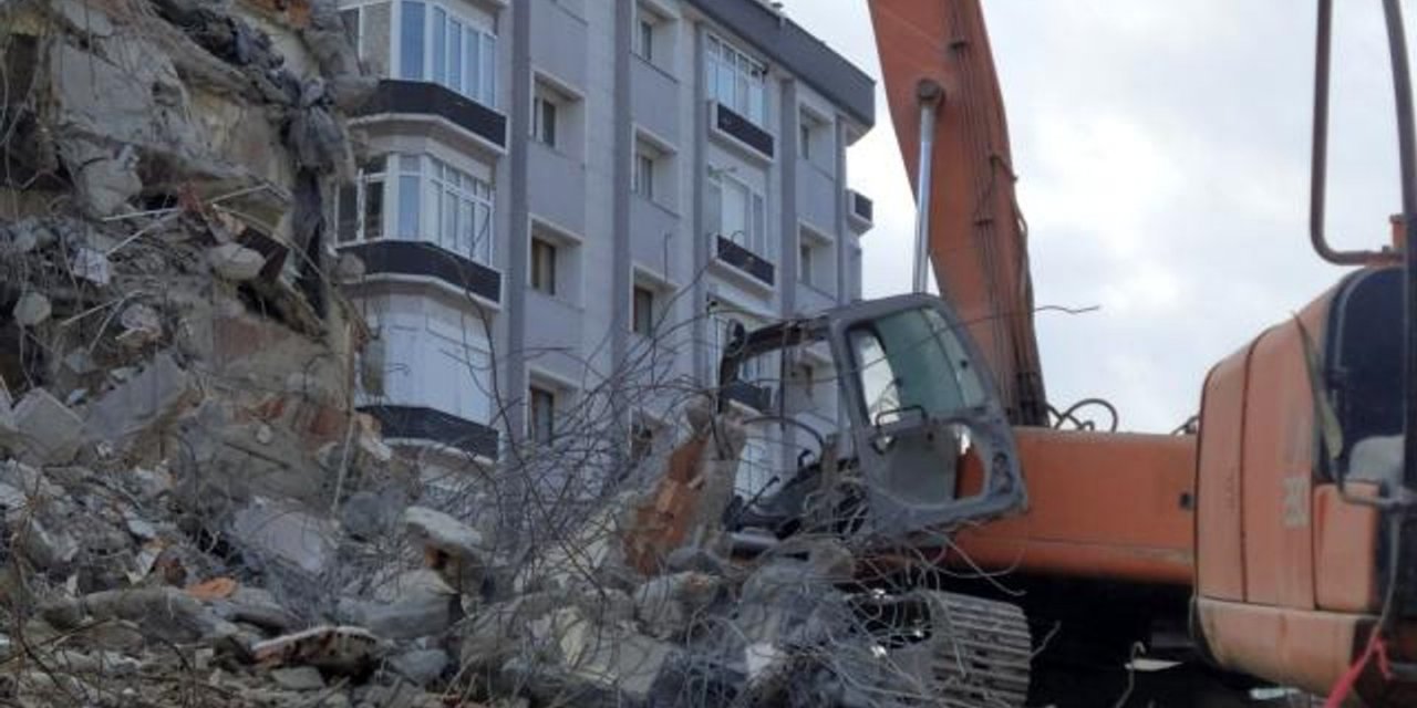 Adıyaman'da İşçinin Üzerine Beton Blok Düştü: Ağır Yaralandı