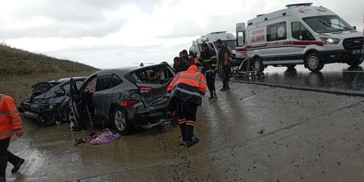 Zincirleme Trafik Kazasında 8 Araç Birbirine Girdi: 5 Yaralı