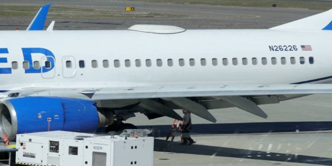 Boeing'in Sorunları Bitmiyor: Bu Kez De United Uçağının Dış Paneli Havada Koptu