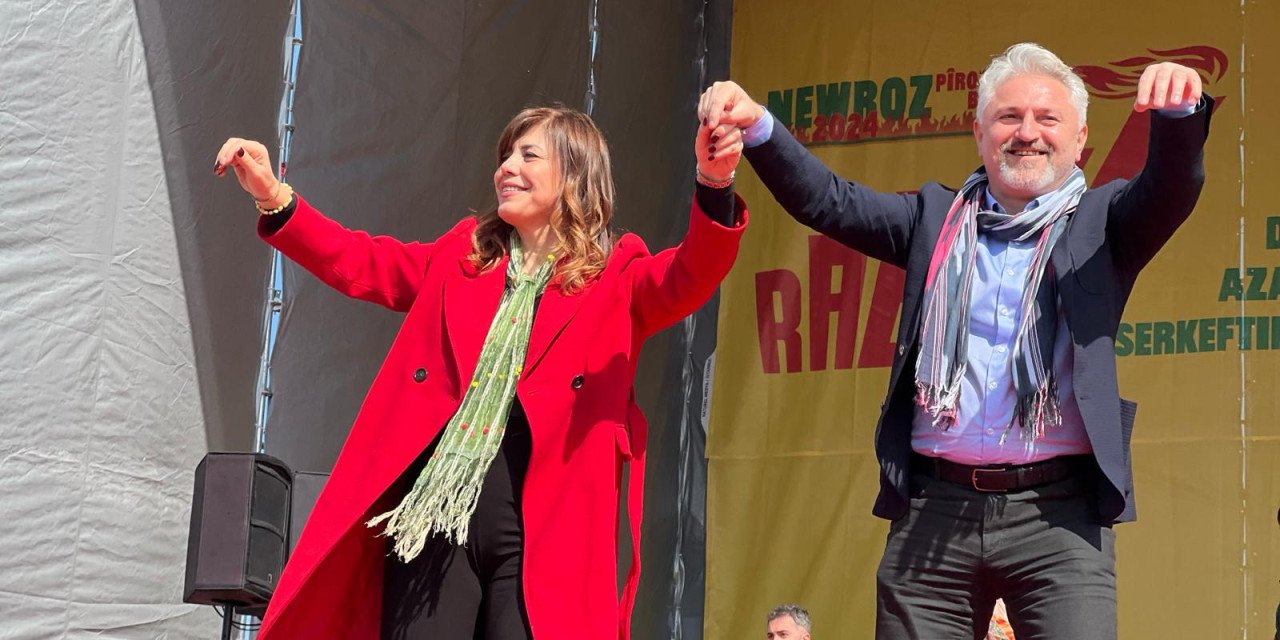 Yenikapı'da Newroz Coşkusu: Çepni ve Beştaş Sahnede Horon Tepti