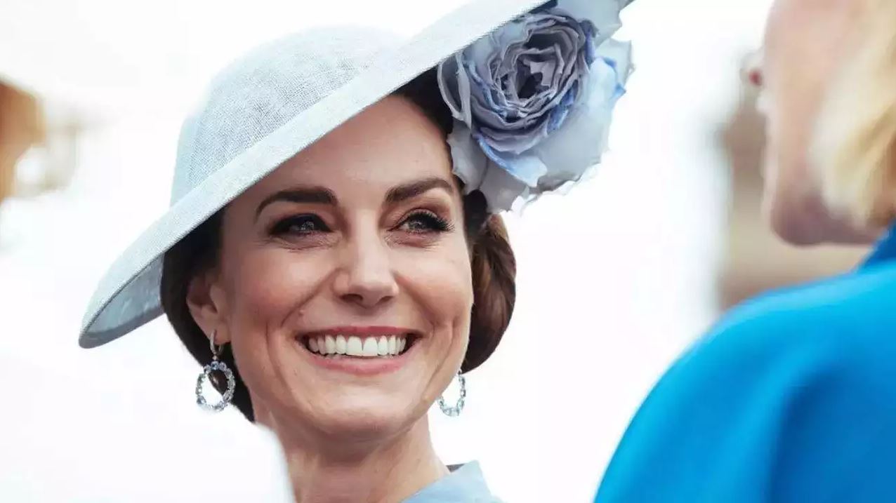 Prenses Kate Middleton Öldü Mü? Bayraklar Neden Yarıda?