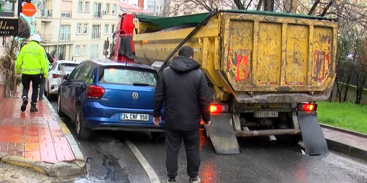 Hafriyat Kamyonunun Tekeri Fırladı! İşte O Anlar