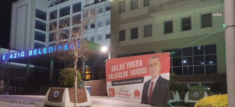 AKP'li Belediye, Yeniden Refah'ın Pankartlarını Söktü