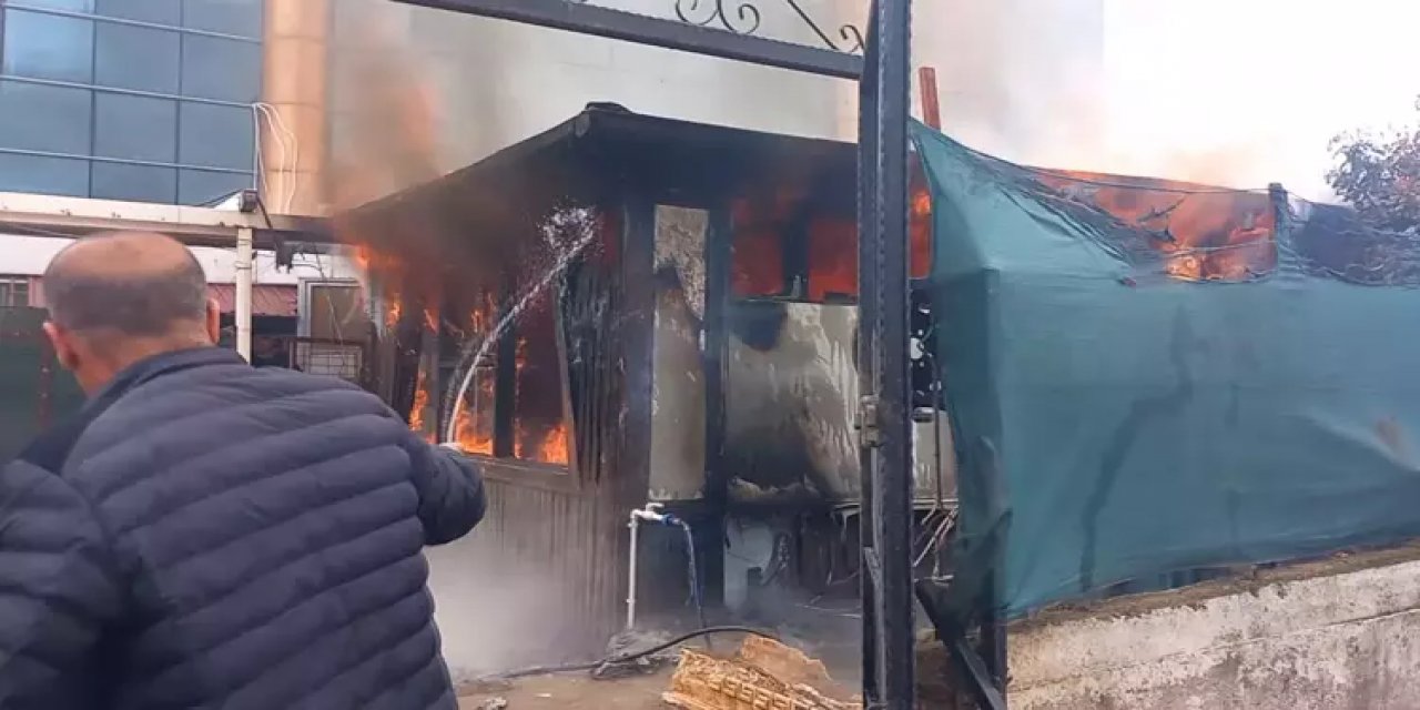 Diyarbakır'da Depo Yangını