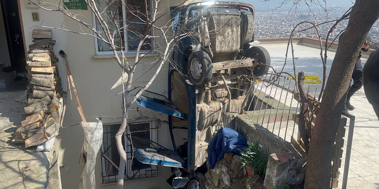 Bina ile İstinat Duvarı Arasında Sıkıştı: Korkunç Kaza Can Aldı!