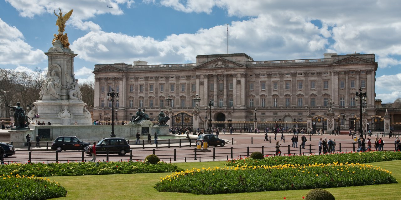 Buckingham Sarayı Işıklarını Kapatıyor
